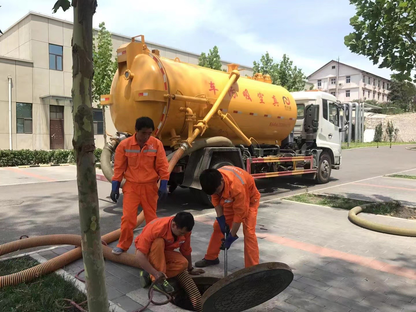 赣县化粪池清理与5-8吨吸粪车施工效率分析